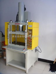 壓鑄后處理設(shè)備解析 從快速液壓切邊機到普通沖床