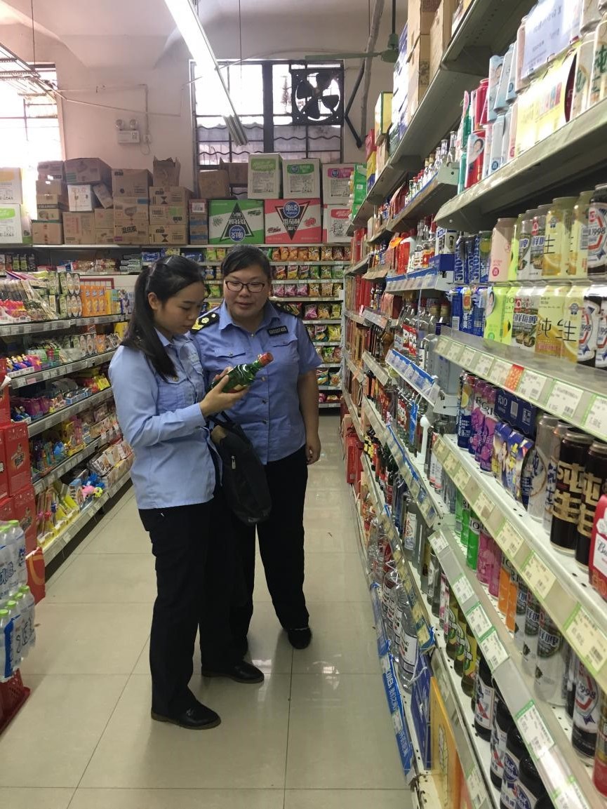 西鄉(xiāng)塘食藥所開展酒類產(chǎn)品專項檢查，筑牢食品安全防線